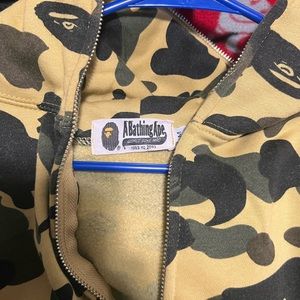 Bathing Ape hooding, Tags
